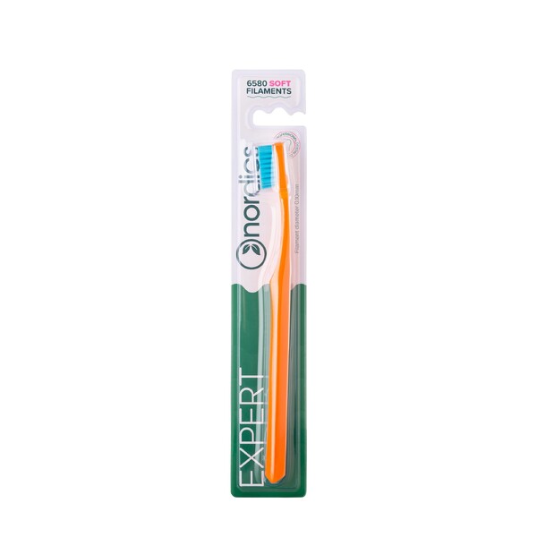 Levně Nordics Curve Soft Orange zubní kartáček
