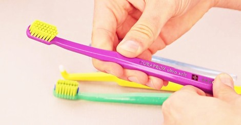 Jak vybrat správný zubní kartáček? + VIDEO
