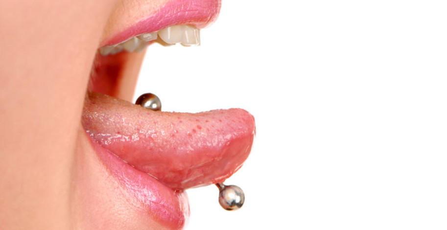 Vliv piercingu na dutinu ústní