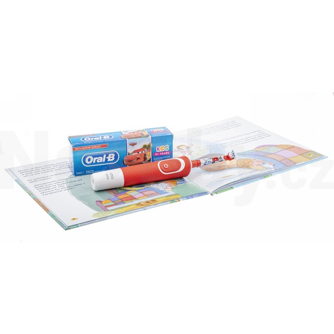 Oral-B Kids Cars zubní kartáček + zubní pasta + knížka