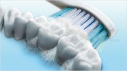 Splash Brush 150 zubní kartáček světle žlutý