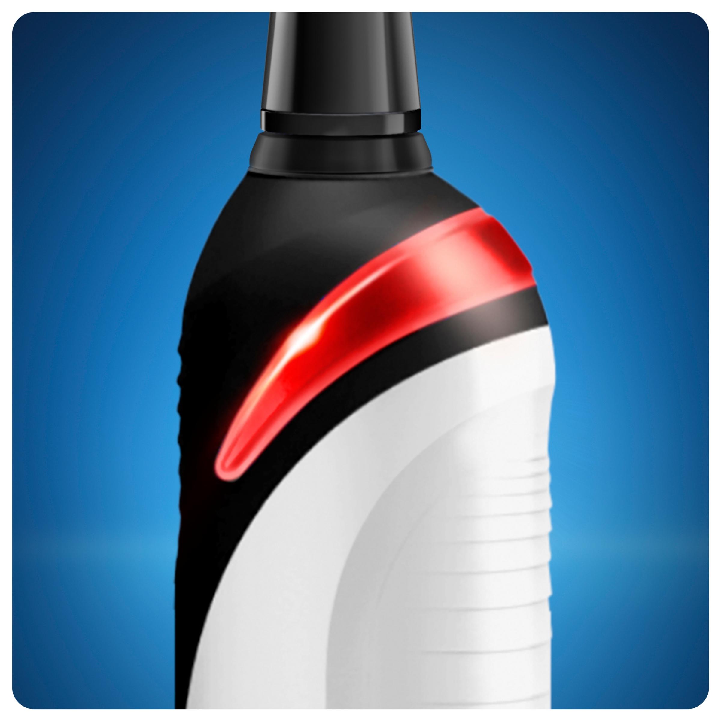 Oral-B PRO 2 2500 CrossAction Black zubní kartáček