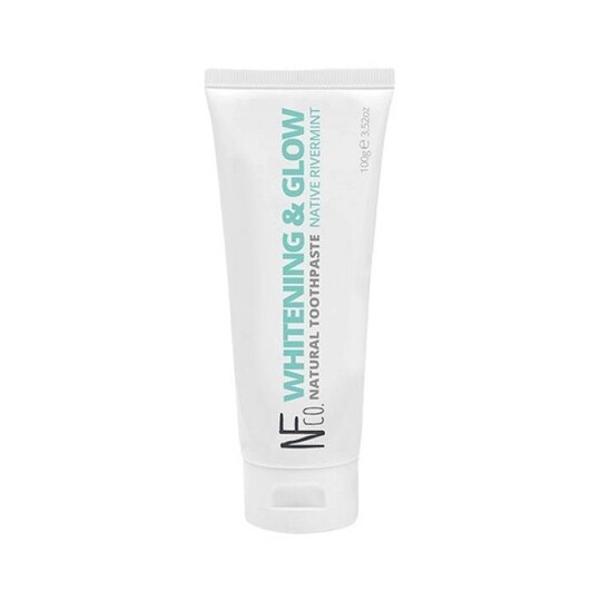 The Natural Family Co. Whitening & Glow zubní pasta 100 g