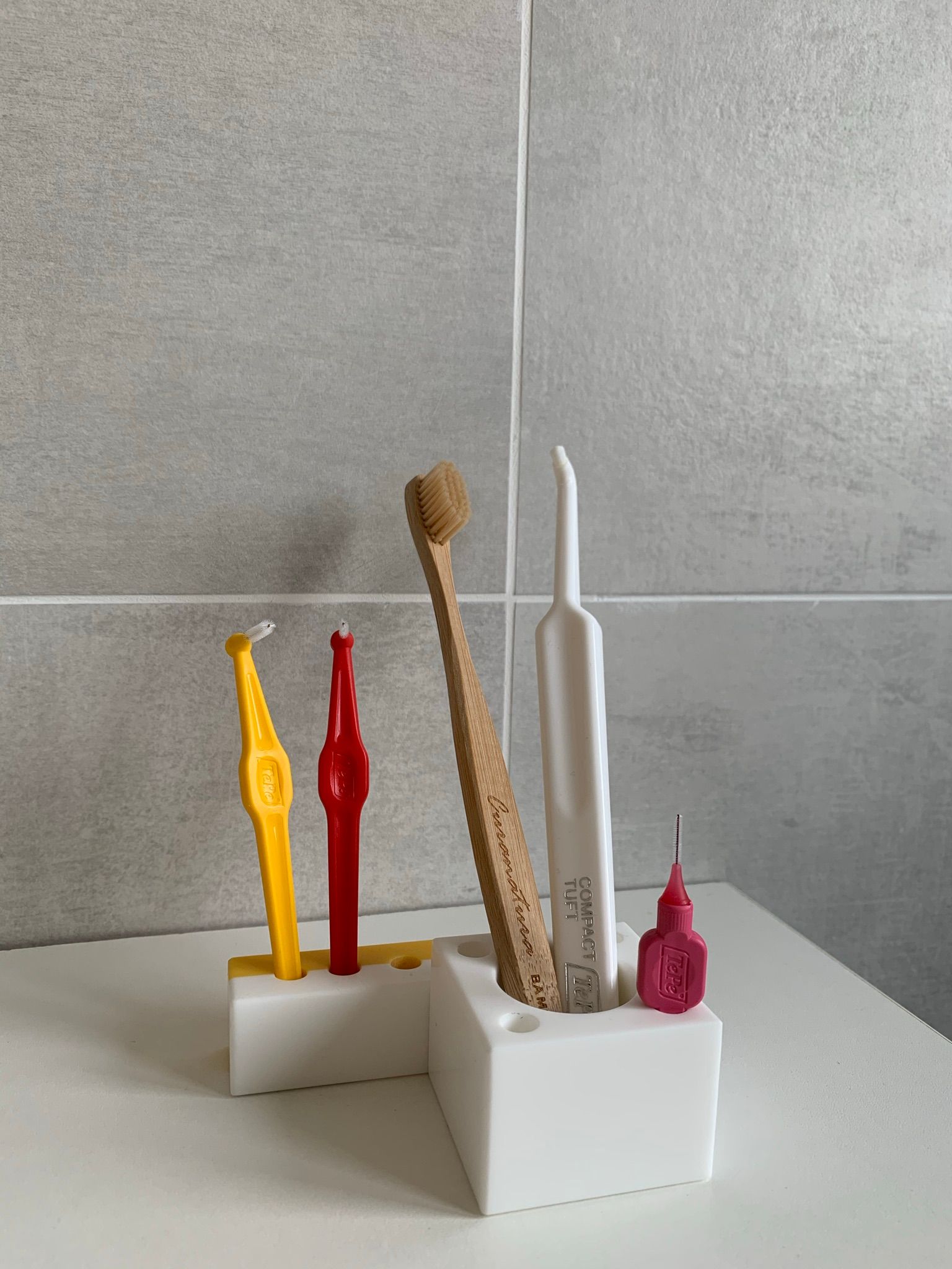 Stojánek na mezizubní kartáčky – žlutý