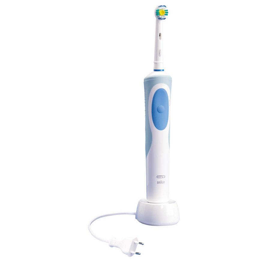 Braun Oral-B Vitality 3D White D12 zubní kartáček + řasenka MaxFactor ZDARMA