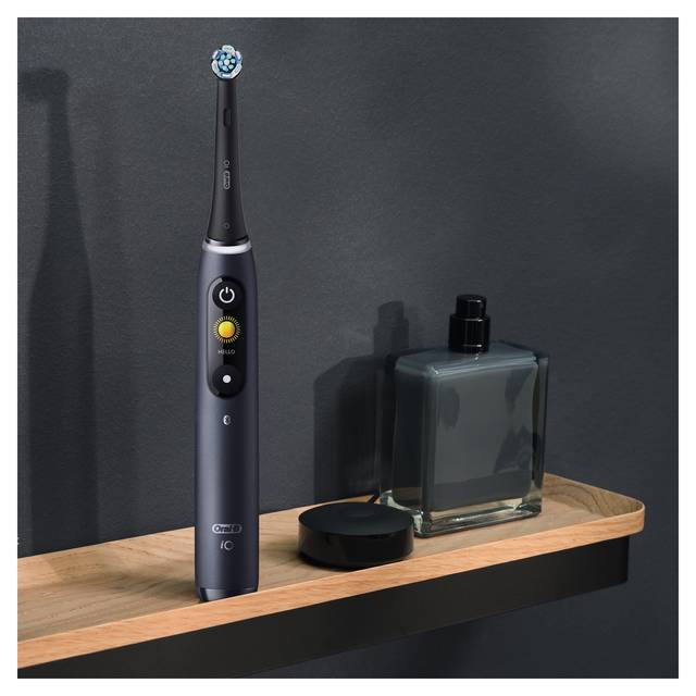Oral-B iO Series 8 Black Onyx magnetický kartáček