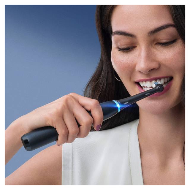 Oral-B iO Series 8 Black Onyx magnetický kartáček