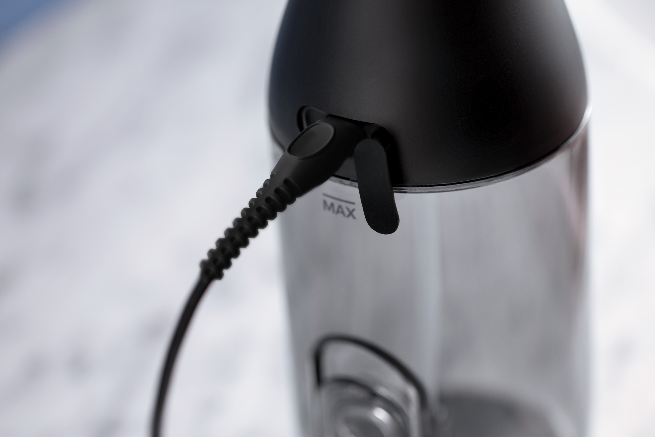 Philips Sonicare HX3826/33 Power Flosser Black cestovní ústní sprcha