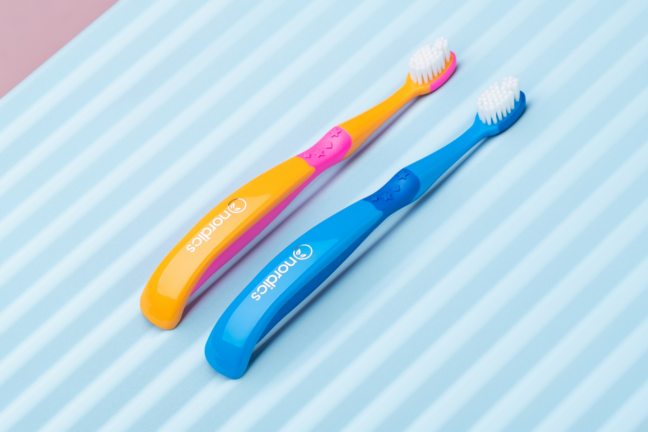 Nordics Premium Kids Mermaid Soft 9240 Orange/Purple dětský zubní kartáček