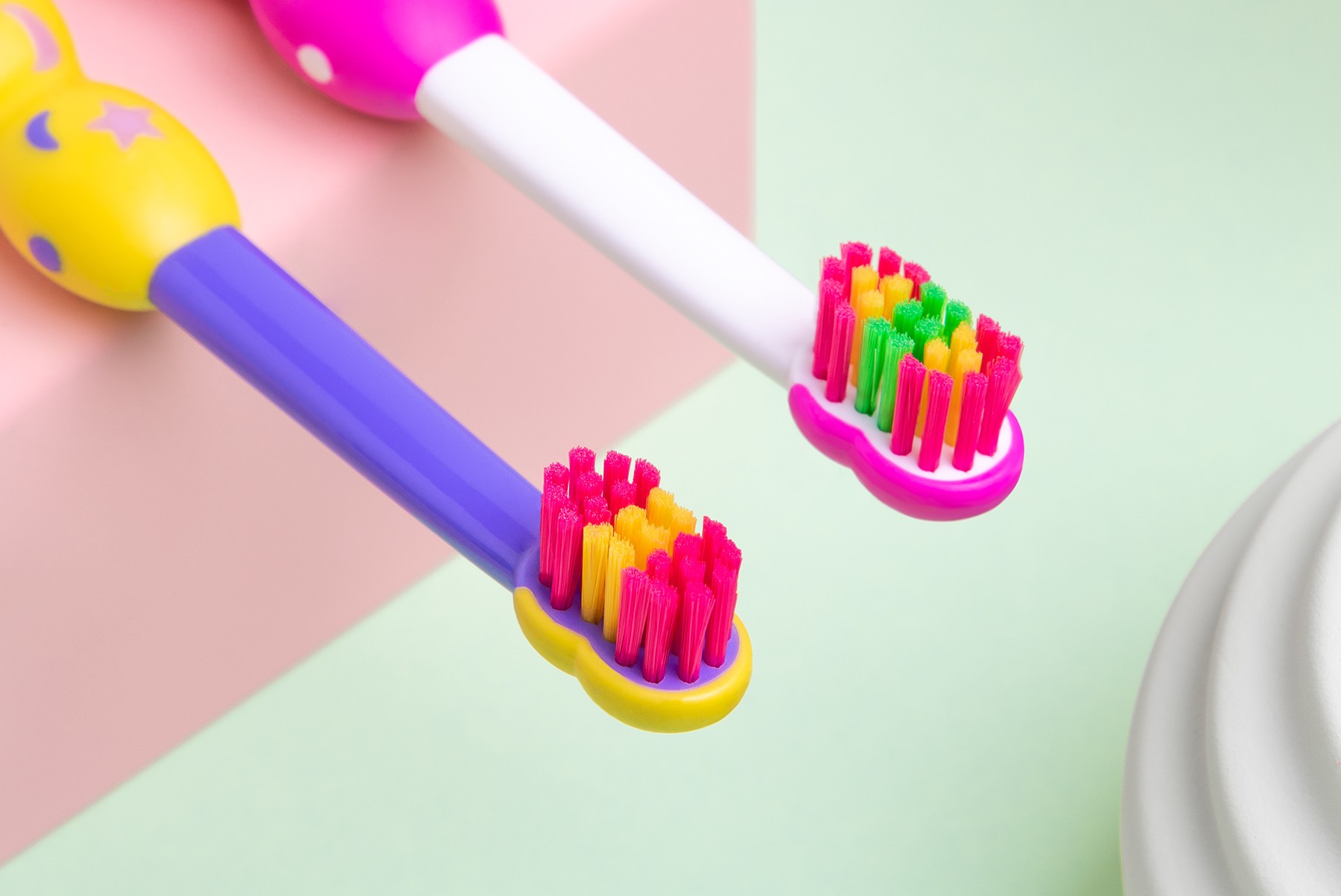 Nordics Premium Baby Soft 4080 Yellow dětský zubní kartáček