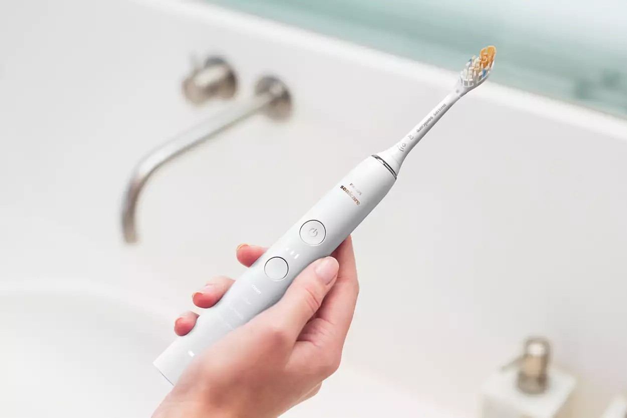Philips Sonicare HX9911/19 DiamondClean White sonický kartáček