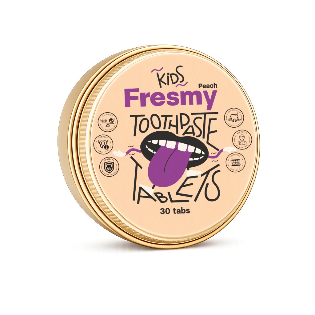 Fresmy Kids Peach dětská cestovní zubní pasta v tabletách 30 ks - Fresmy Kids Toothpaste Tablets Peach zlatá plechovka šikmý pohled bílé pozadí