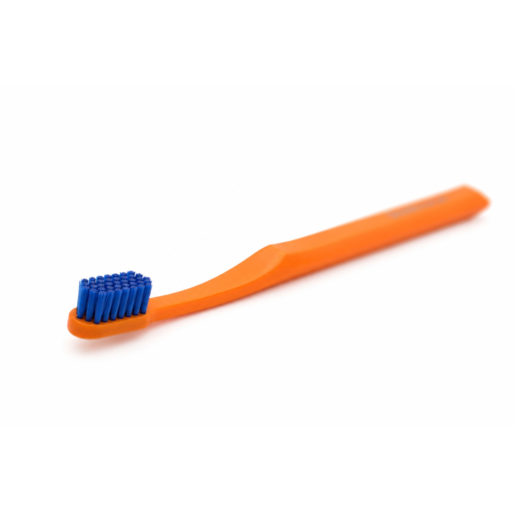 Nordics Curve Medium Orange zubní kartáček