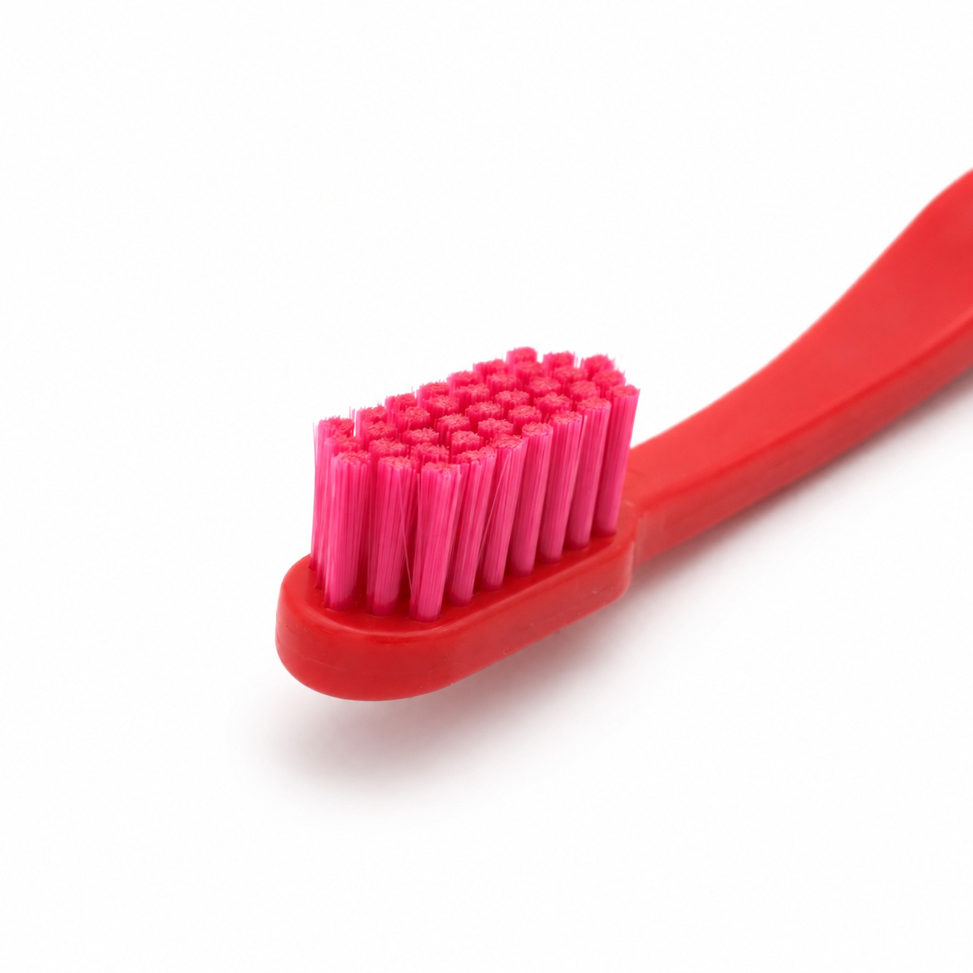 Nordics Curve Ultra Soft Red/Red zubní kartáček