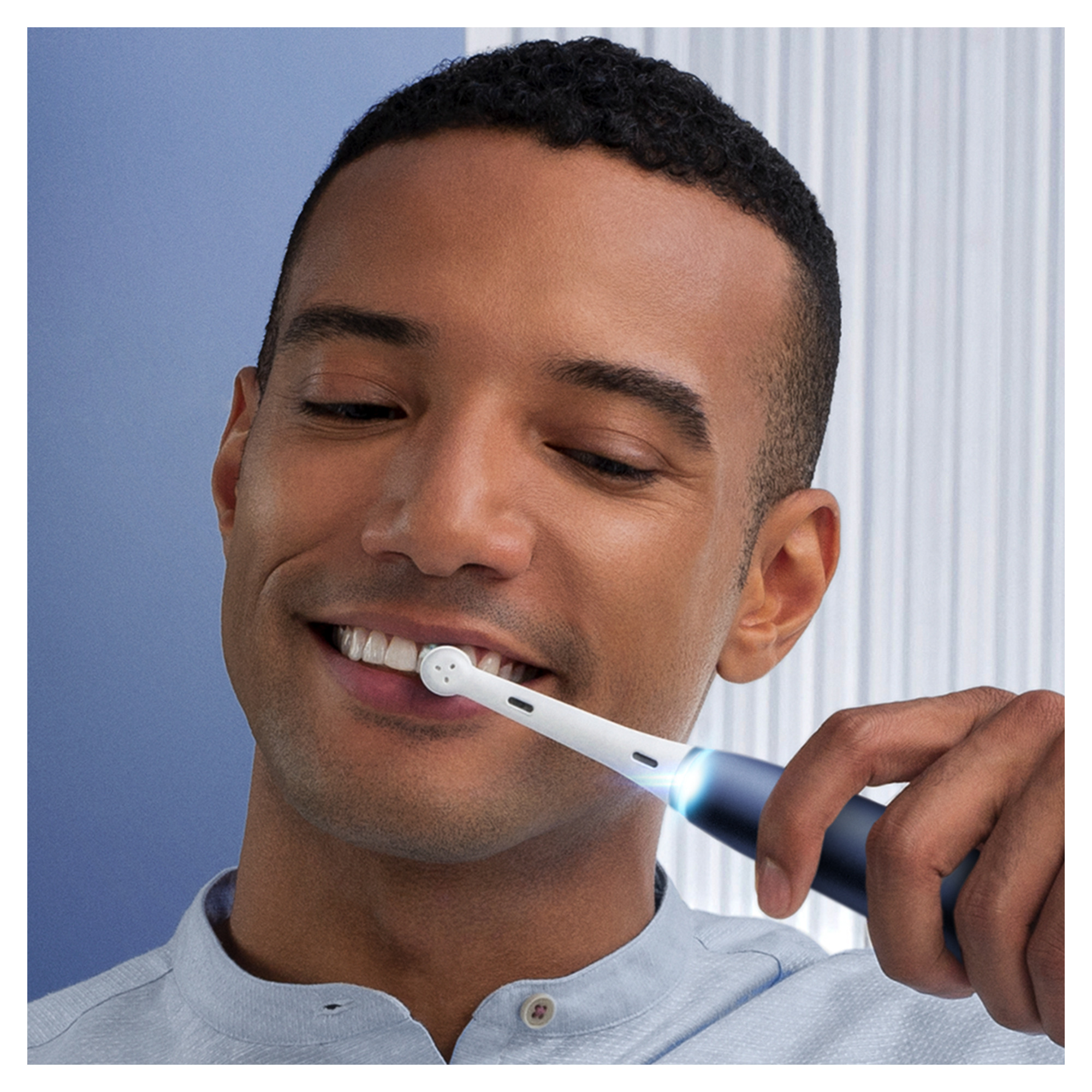 Oral-B iO Series 7 Sapphire Blue magnetický kartáček