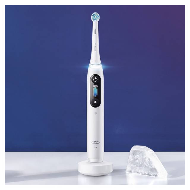 Oral-B iO Series 8 White Alabaster magnetický kartáček