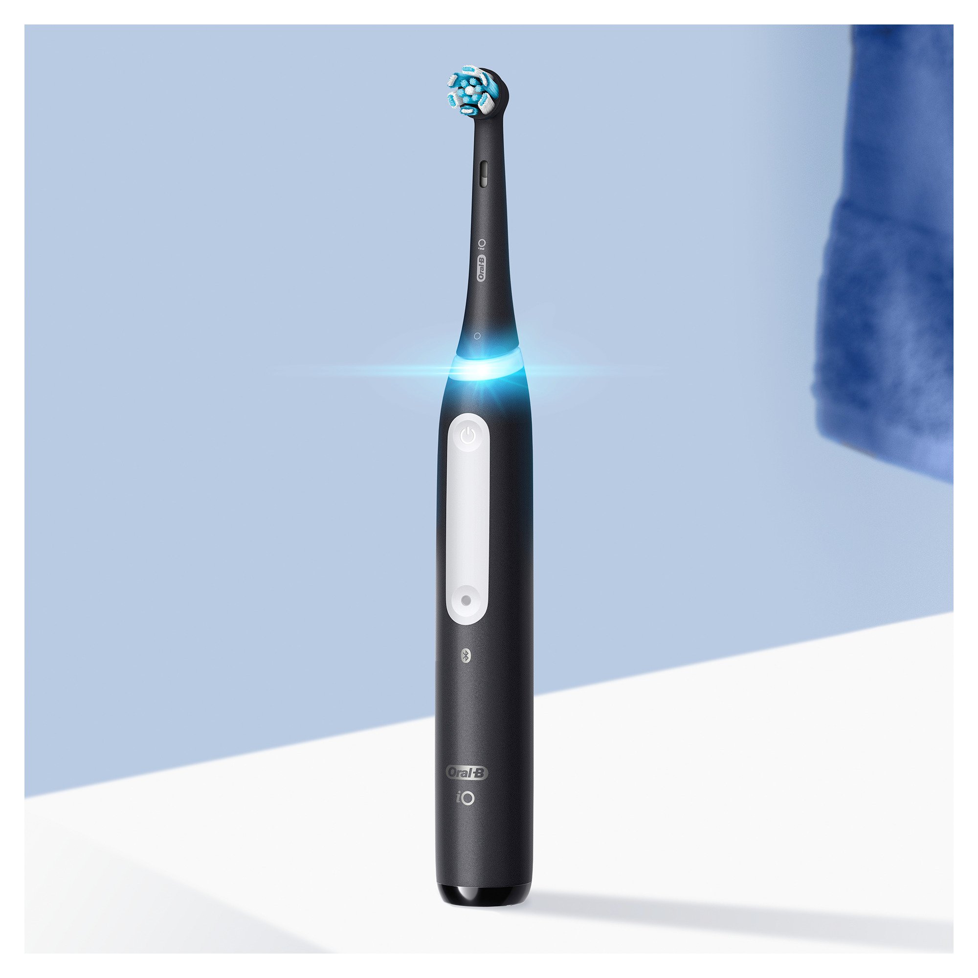 Oral-B iO Series 4 Black magnetický kartáček