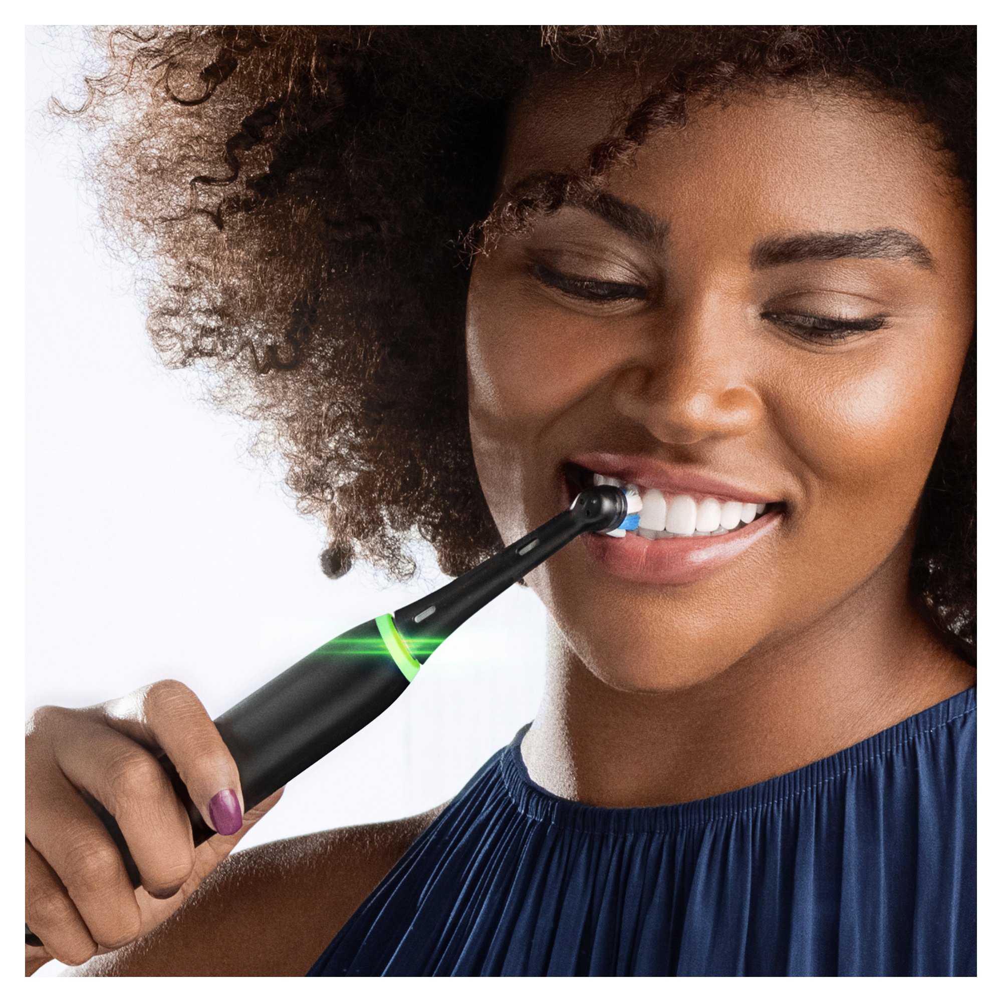 Oral-B iO Series 4 Black magnetický kartáček
