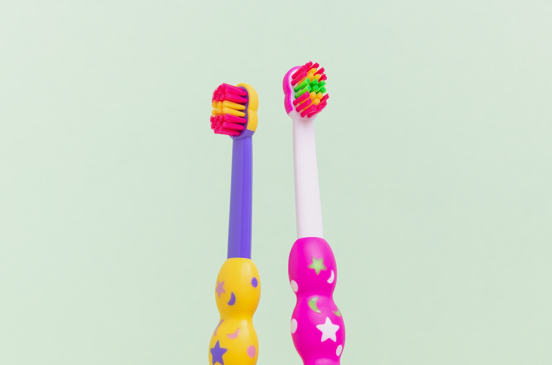 Nordics Premium Baby Soft 4080 Yellow&Pink dětský zubní kartáček 2 ks