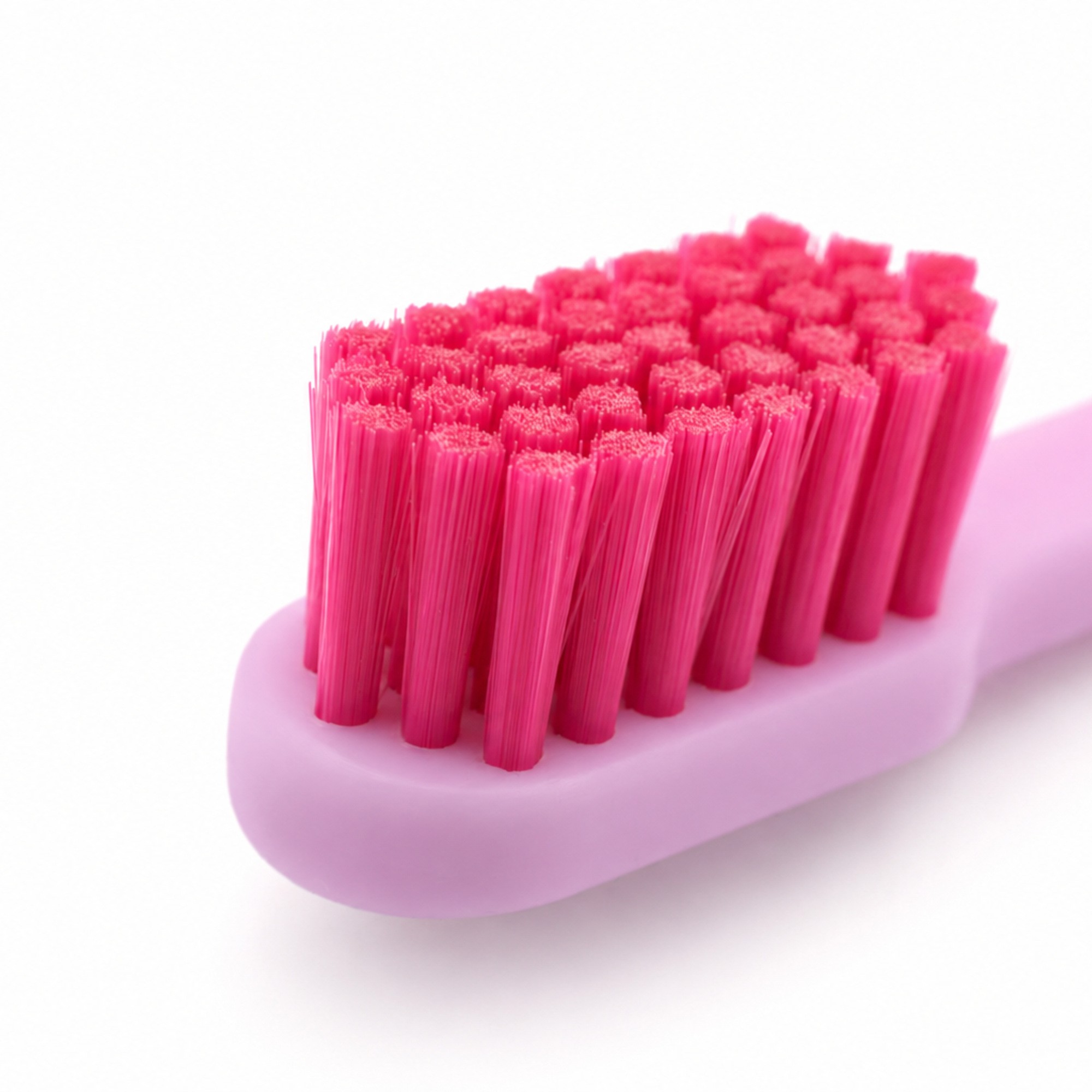 Nordics Curve Ultra Soft Pink/Red zubní kartáček